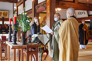 記念碑建立開眼法要の写真