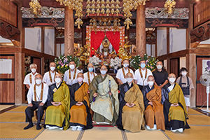 記念碑建立開眼法要の写真