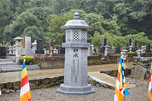 記念碑建立開眼法要の写真